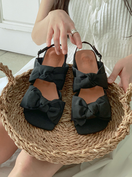 Classic ribbon sandals