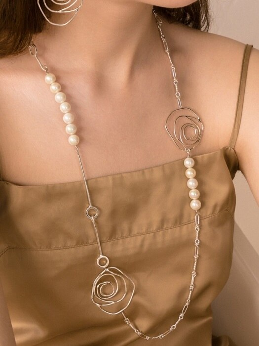 Blossom and Pearls Long Necklace