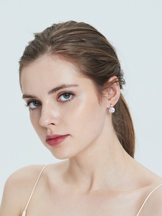 ladylike point earring