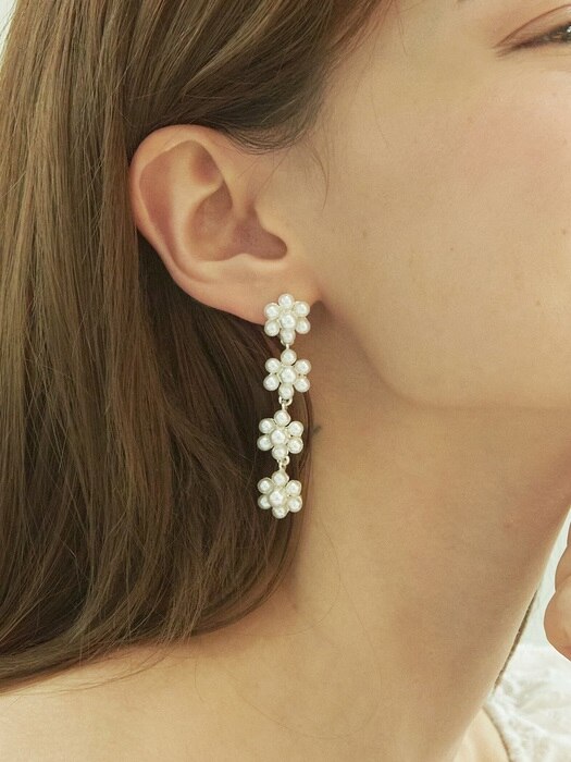 pearl bloom earring