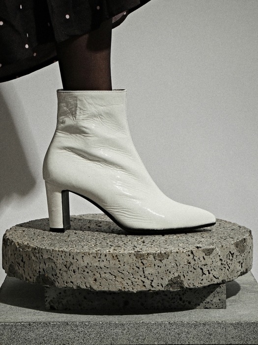 1246 Dante Cutting Ankle Boots Heel-white