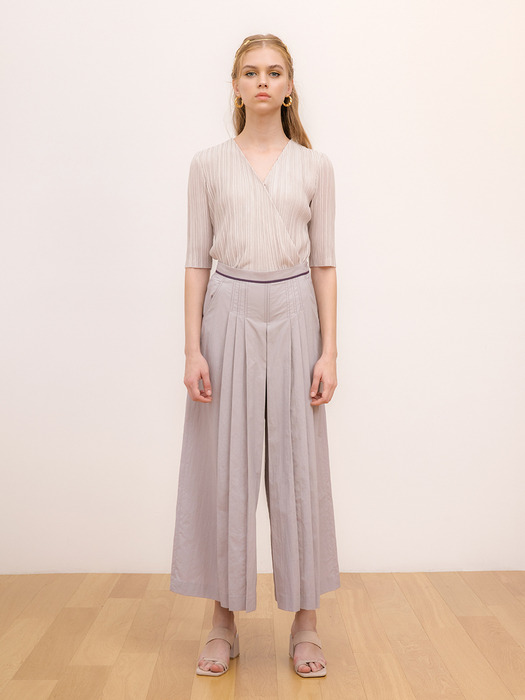 Pleated wide pants