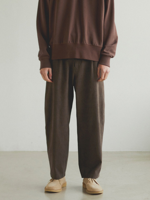 One Tuck Curve Pants_ Brown