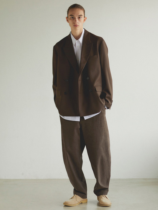 One Tuck Curve Pants_ Brown