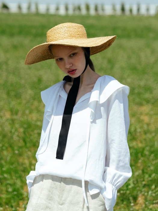 Ruffle collar v-neck blouse (white)