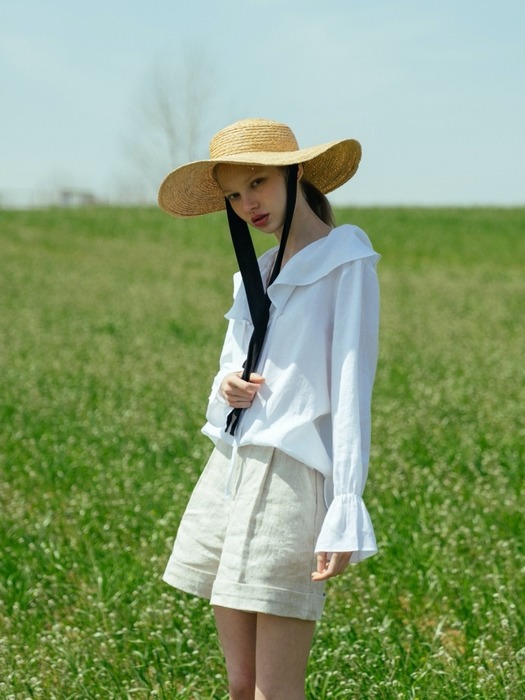 Ruffle collar v-neck blouse (white)