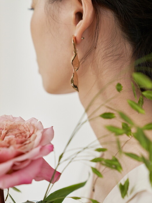 Rose Petal Unbalance Earrings 귀걸이