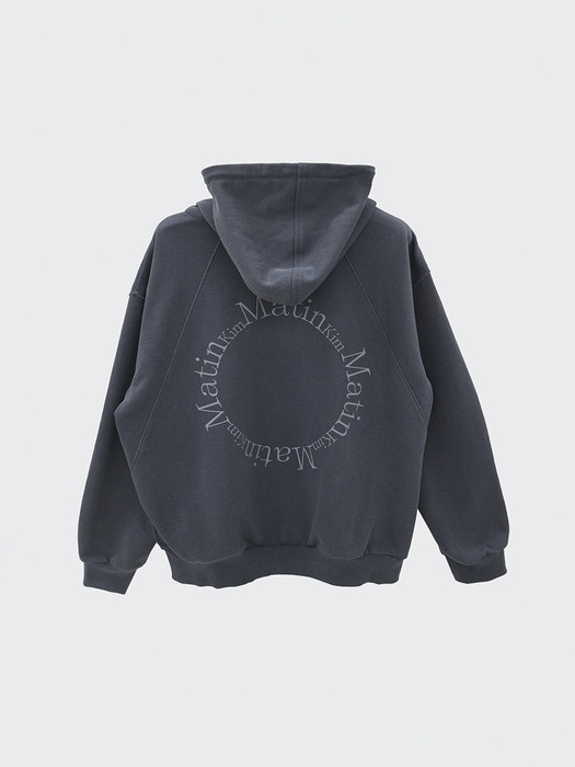 PIGMENT LOGO HOODY IN CHARCOAL