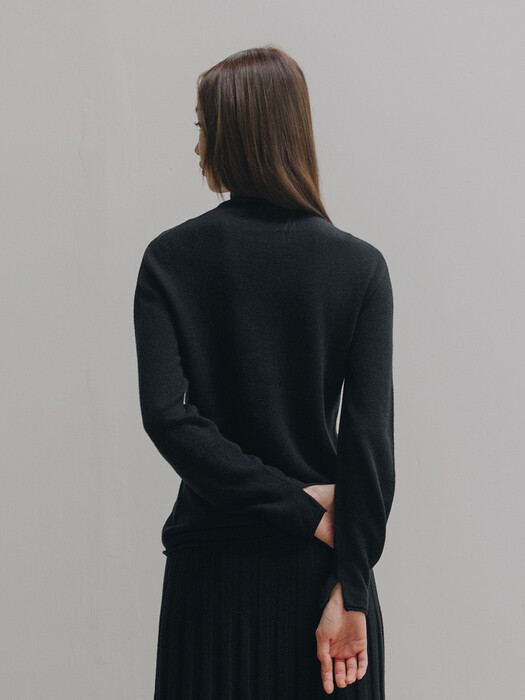 BLACK WHOLEGARMENT GEELONG WOOL TURTLE NECK TOP