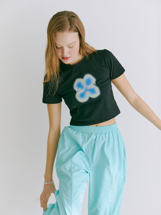 Blur Flower Crop T-shirt, Black