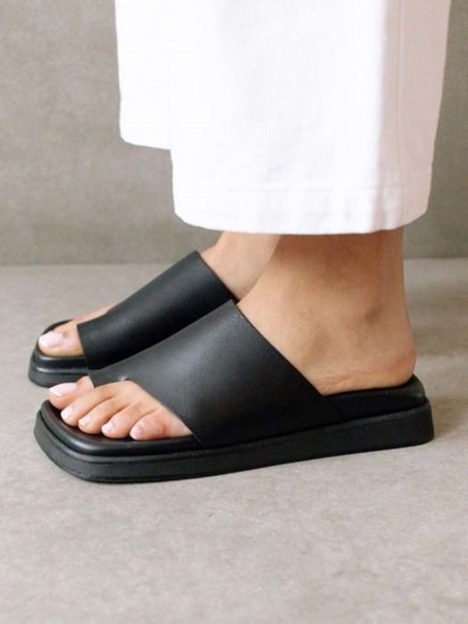 Toe Ring Flop Black