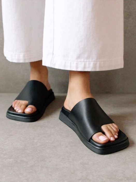 Toe Ring Flop Black