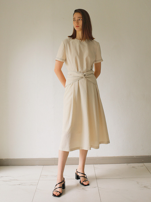 TIED UP STITCH DRESS / LIGHT BEIGE