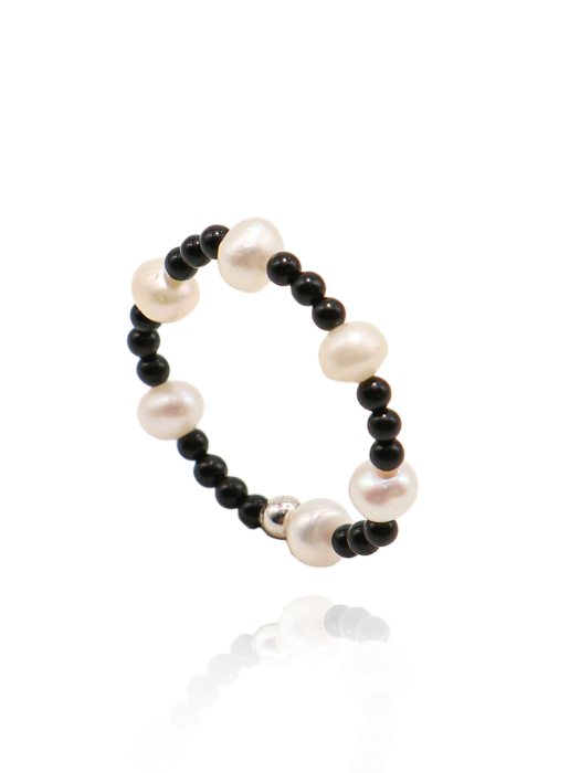 Fresh-water-pearl & Onyx Bonbon Stretch Silver Ring Ir206
