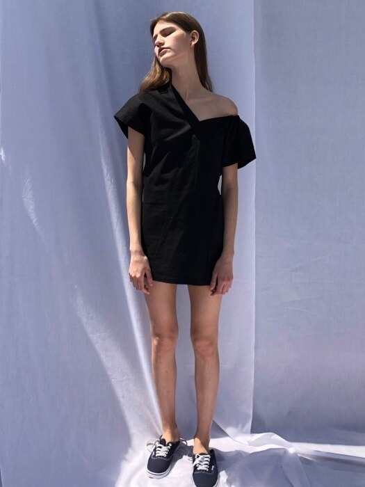 18 SS big pocket unbalanced linen mini dress (black)