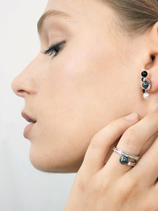  Hexagon C- stud earring
