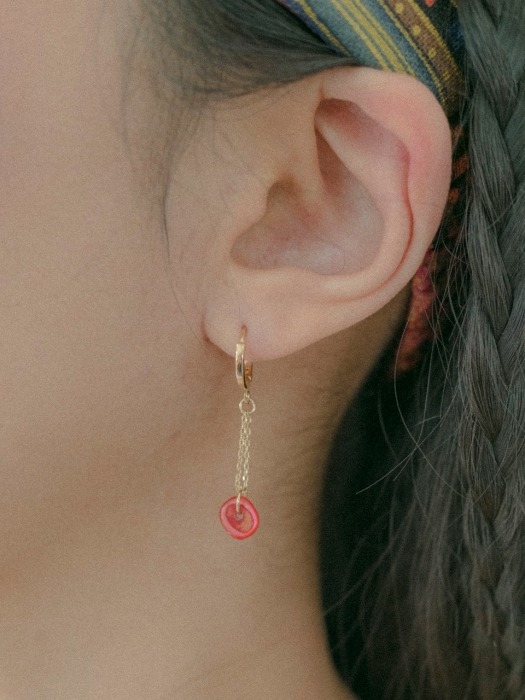 Garnet with chain connected earring