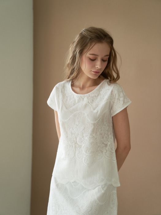 MIN EMBROIDERED COTTON TOP