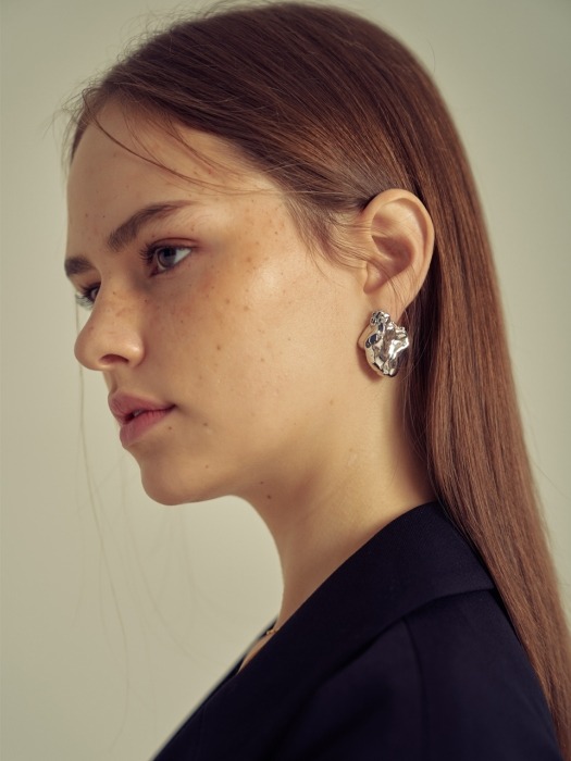 Rough pearl earrings