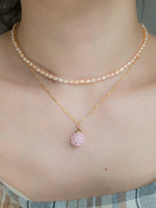 Apricot pearl choker necklace