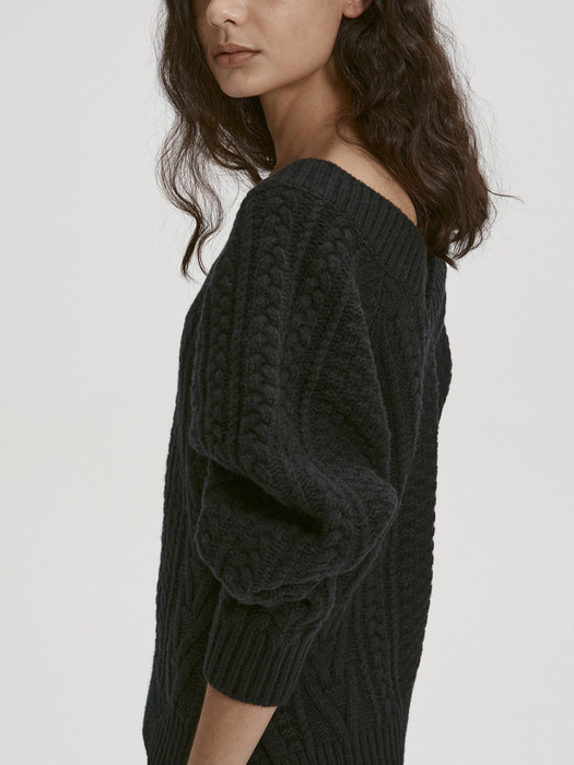 V-NECK CABLE KNIT WOOL SWEATER (BLACK)