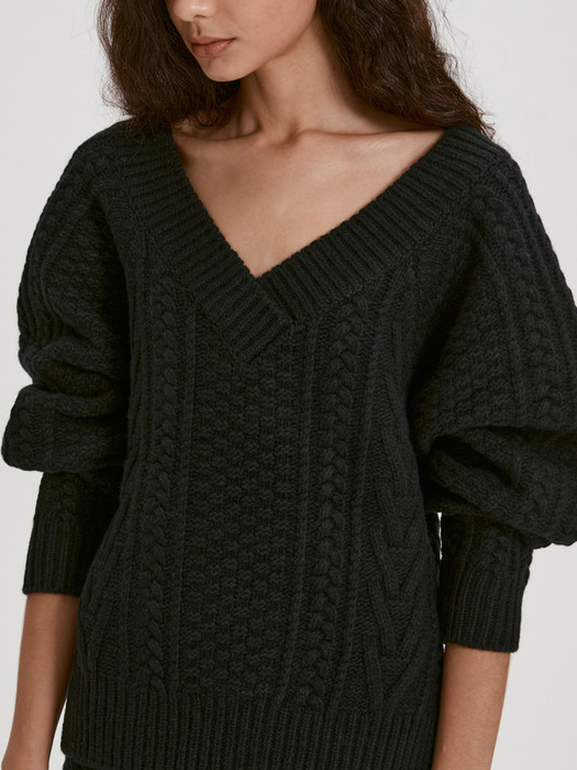 V-NECK CABLE KNIT WOOL SWEATER (BLACK)