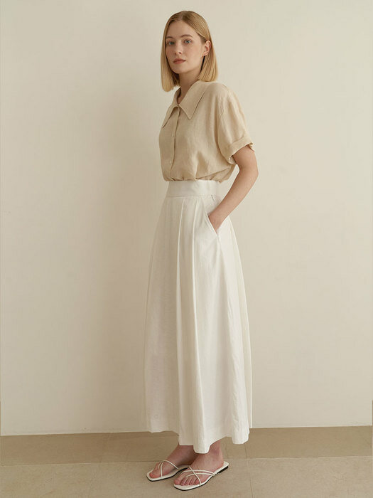 Volume tuck skirt - White