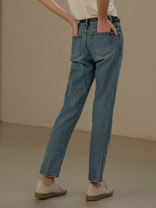 SI JN 6024 Mid-rise Straight Jeans 