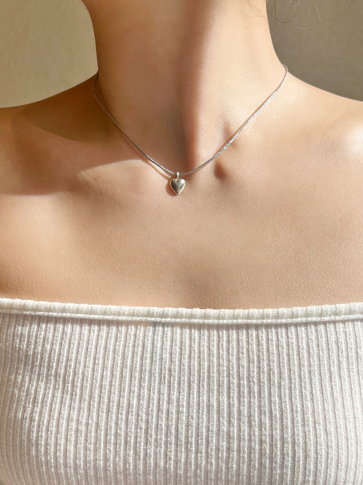 Silver Chubby Heart String Necklace