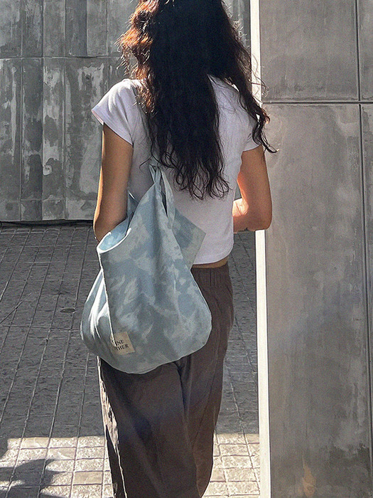 이고백(IGO BAG)_Marble Denim Large Hobo Bag_Light Blue