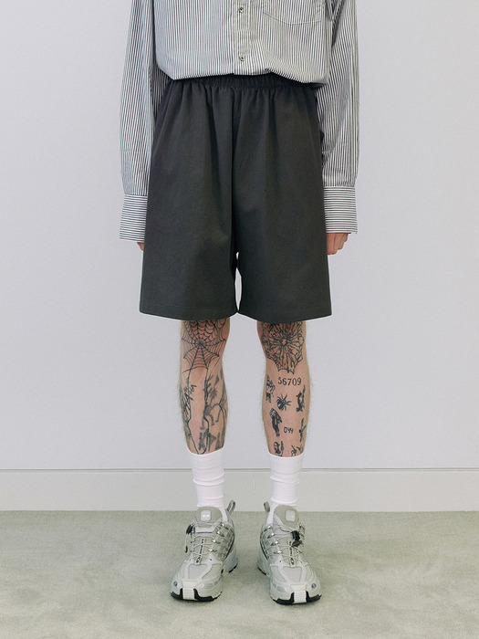 Uniform chino shorts (dark gray)