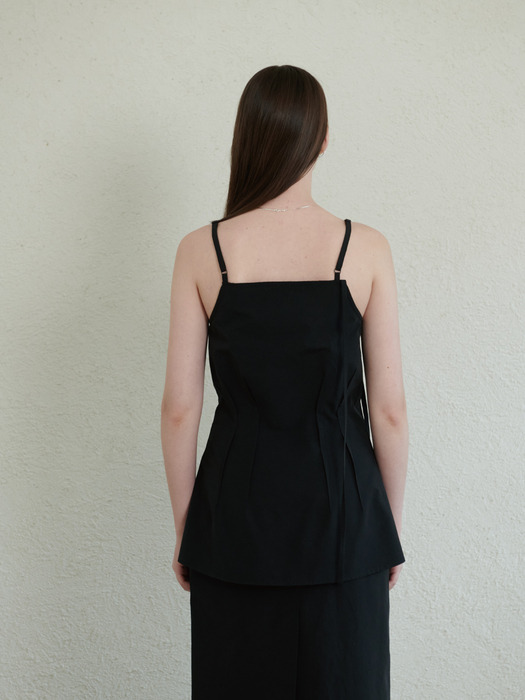OUT SEAM DETAIL CAMISOLE BLOUSE_BLACK
