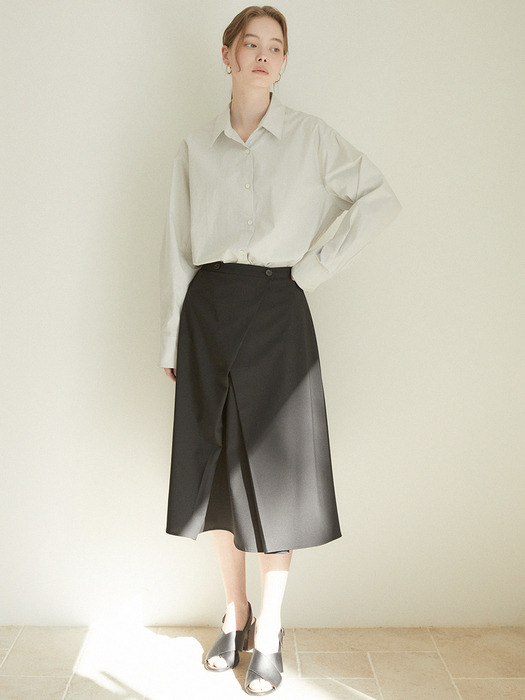 Pleated A-line skirt (black)