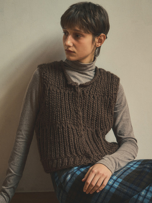 real handmade crop knit vest_Brown