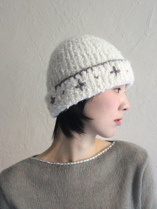 Flower Hand Stitched Beanie_IVORY