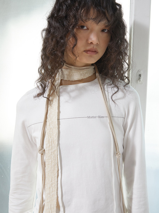 TUCK DETAIL SMALL LOGO TOP IN WHITE - Image 2