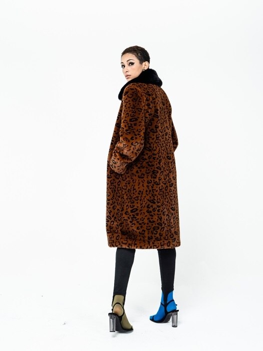 BLACK COLLAR LEO COAT