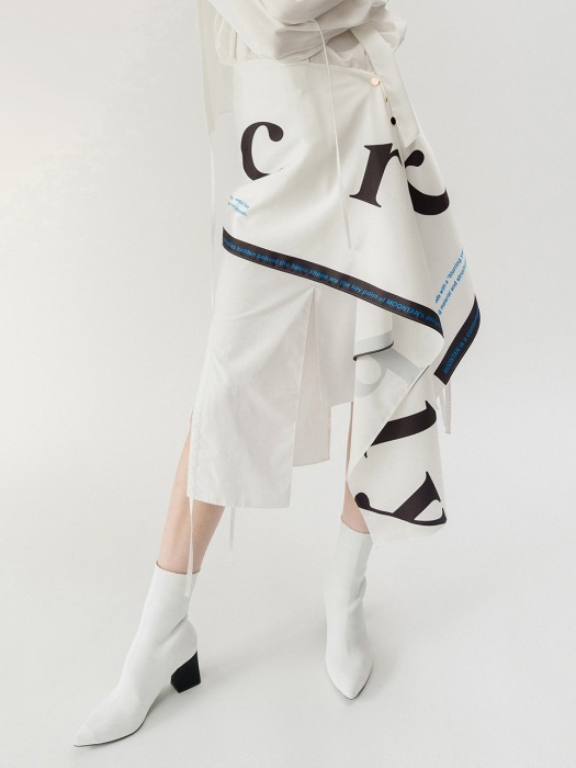 A LACONIC REPLY LETTERING SKIRT (WHITE)