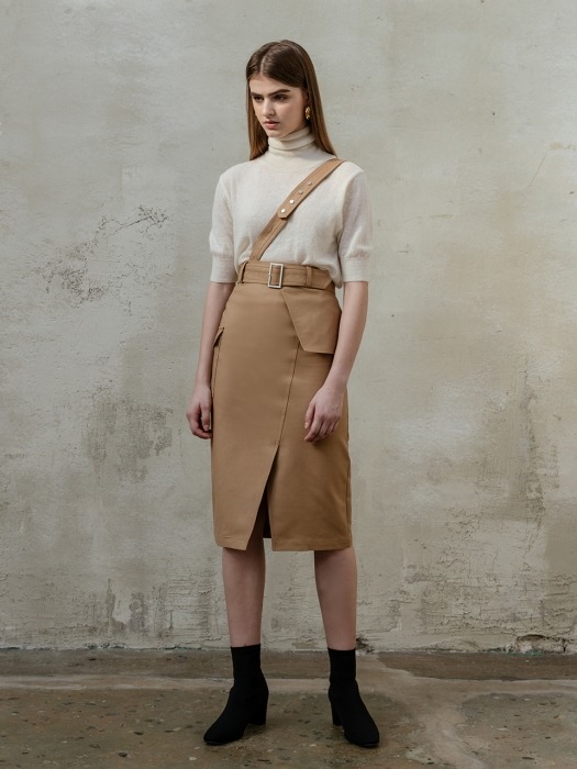 Diagonal line suspenders midi skirt [caramel]