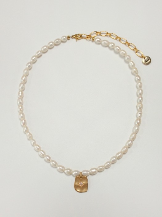 Stellar pearl choker necklace