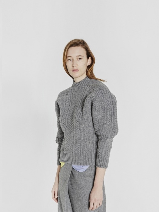 CABLE KNIT WOOL SWEATER (GREY)