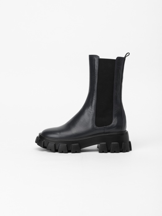 Trigger Lug-sole Boots in Black