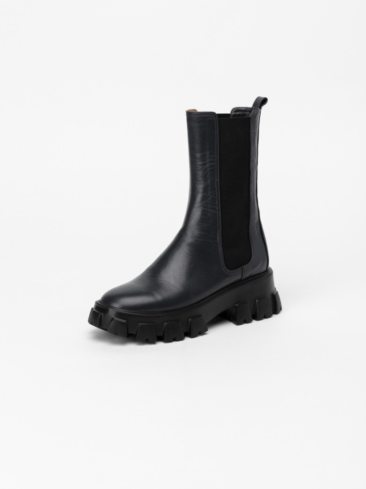 Trigger Lug-sole Boots in Black
