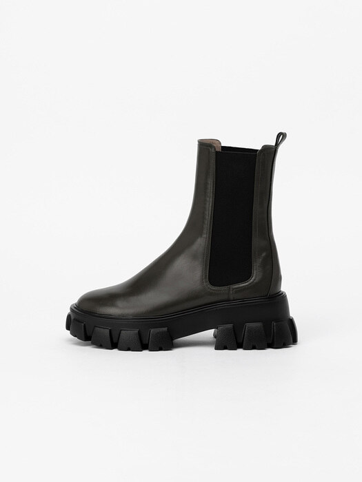 Trigger Mid Lug-sole Boots in Black
