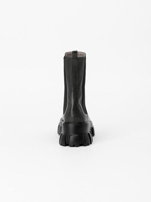 Trigger Mid Lug-sole Boots in Black