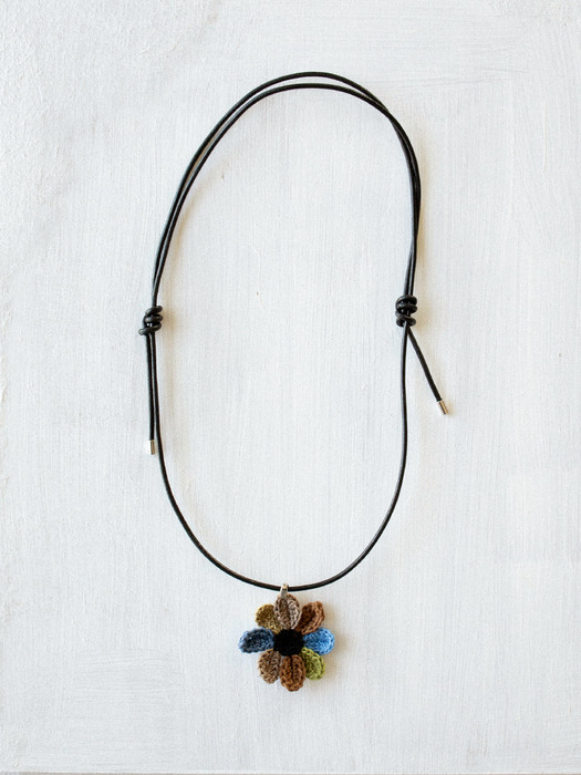 Color of time knit flower with leather necklace