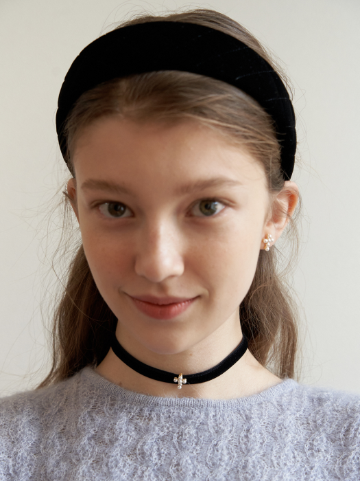 Pearl Cross Velvet Choker__NZ1127