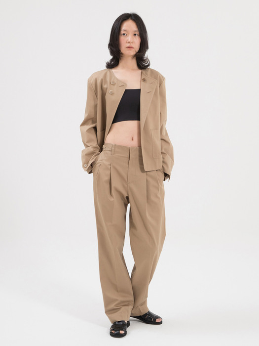 BUTTON ON BAND PLEATED PANTS / GENTLE BEIGE