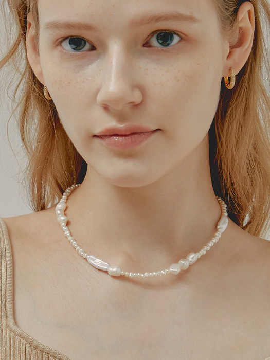 UNIQUE WIGGLE PEARL NECKLACE