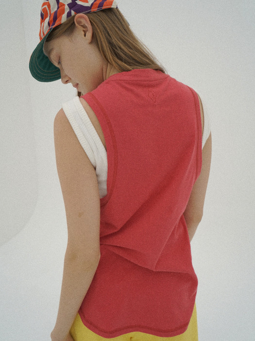 Sleeveless Tee in red cotton